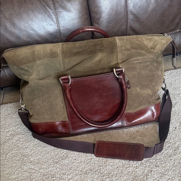 A. Giannetti Elegant Duffel Bag 🧳 - Picture 7 of 17